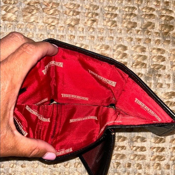 True Religion Black Key Card Holder with Horseshoe Emblem-tri-fold - Picture 8 of 10